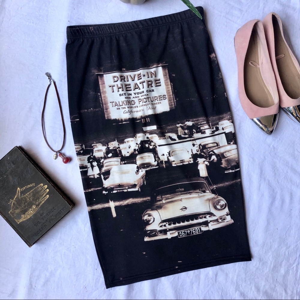✨LAST CHANCE✨ Drive-In Graphic Cotton Skirt